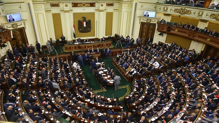مصر: اقتراح برلماني لربط ترقية الموظفين بـ 