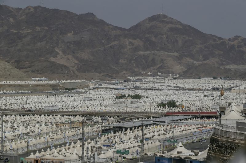 بدء شعائر الحج بمشاركة أكثر من مليوني حاج اليوم