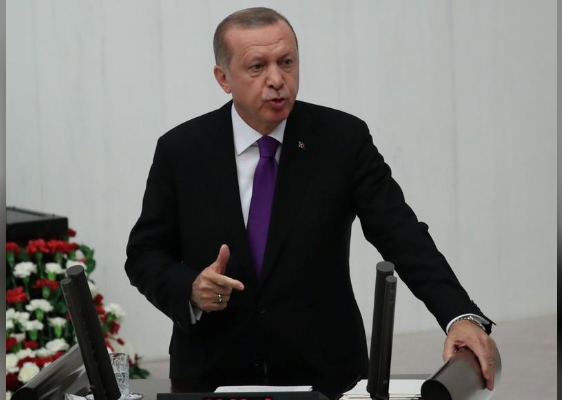 أردوغان يؤكد ان بلاده ستقاوم العقوبات الأمريكية بسبب القس المحتجز 