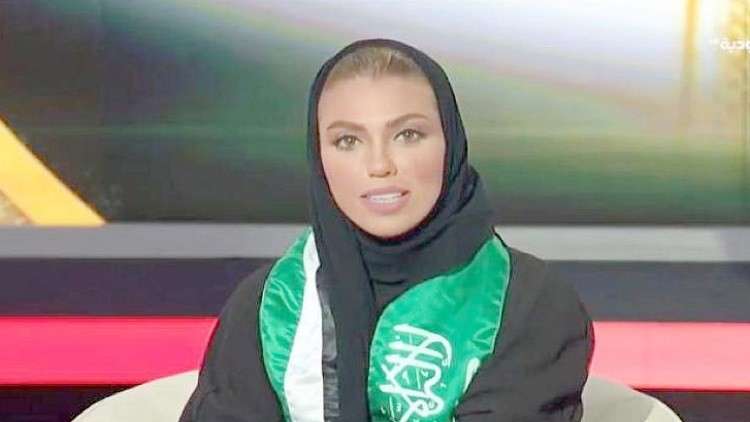 لأول مرة.. مذيعة تقدم النشرة الرئيسية بالقناة السعودية الحكومية