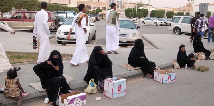 دبي: ايقاف متسول بحوزته نحو 25 الف دولار