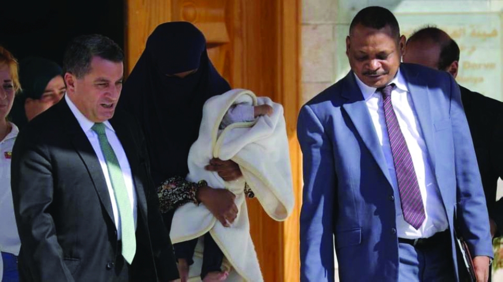 الادارة الذاتية الكردية ترفض ابقاء اسرى داعش الاجانب الى الابد