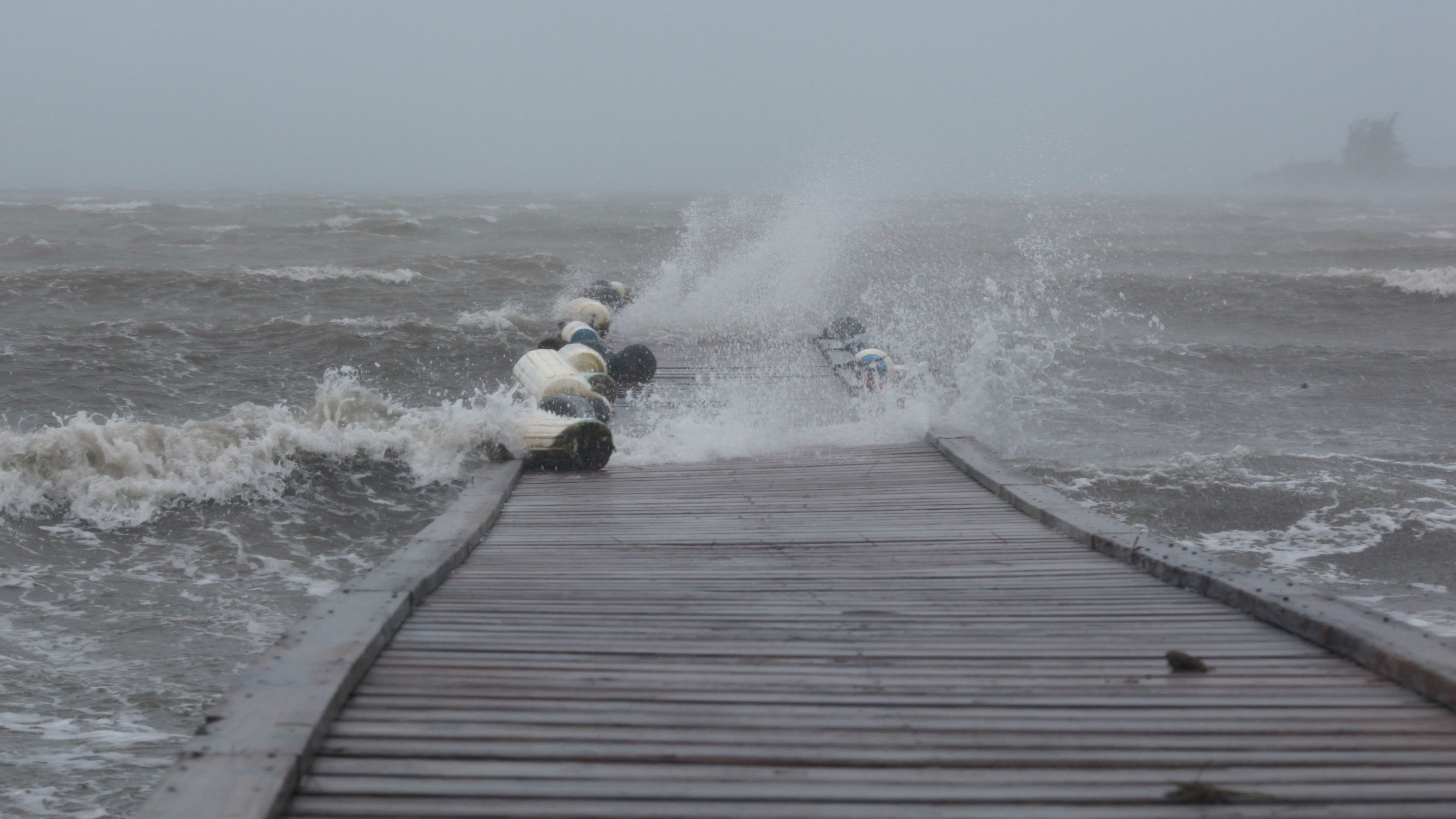 بعد ضربه هاواي.. الإعصار لين يتراجع إلى عاصفة من الفئة الثالثة