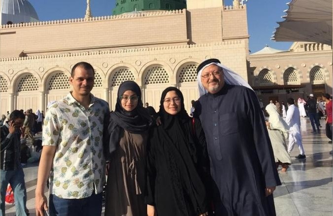 ابنتا خاشقجي تخاطبان والدهما المغدور في رسالة مؤثرة