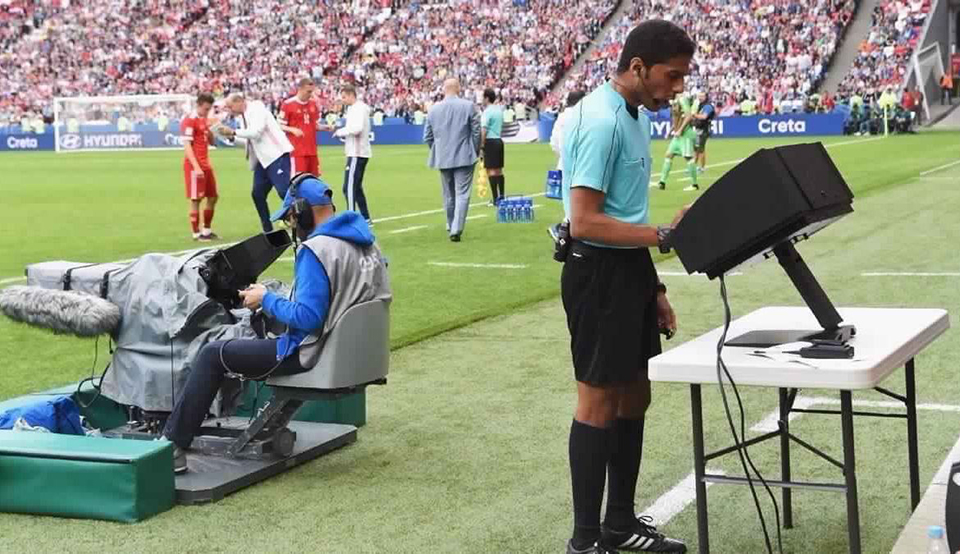 تقارير: تقنية حكم الفيديو المساعد المتبعة في المونديال تثير جدلا بانحيازها للكبار 