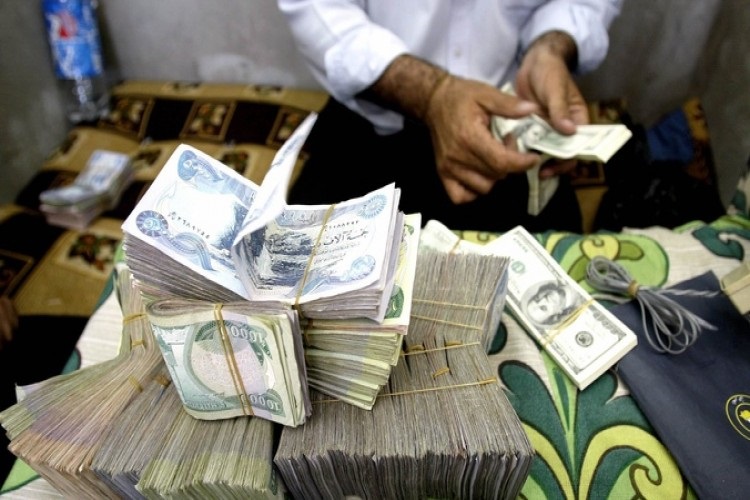 اسعار صرف الدولار تشهد استقرارا نسبيا في الاسواق العراقية