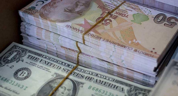 الليرة التركية تتراجع بأكثر من 4% امام الدولار
