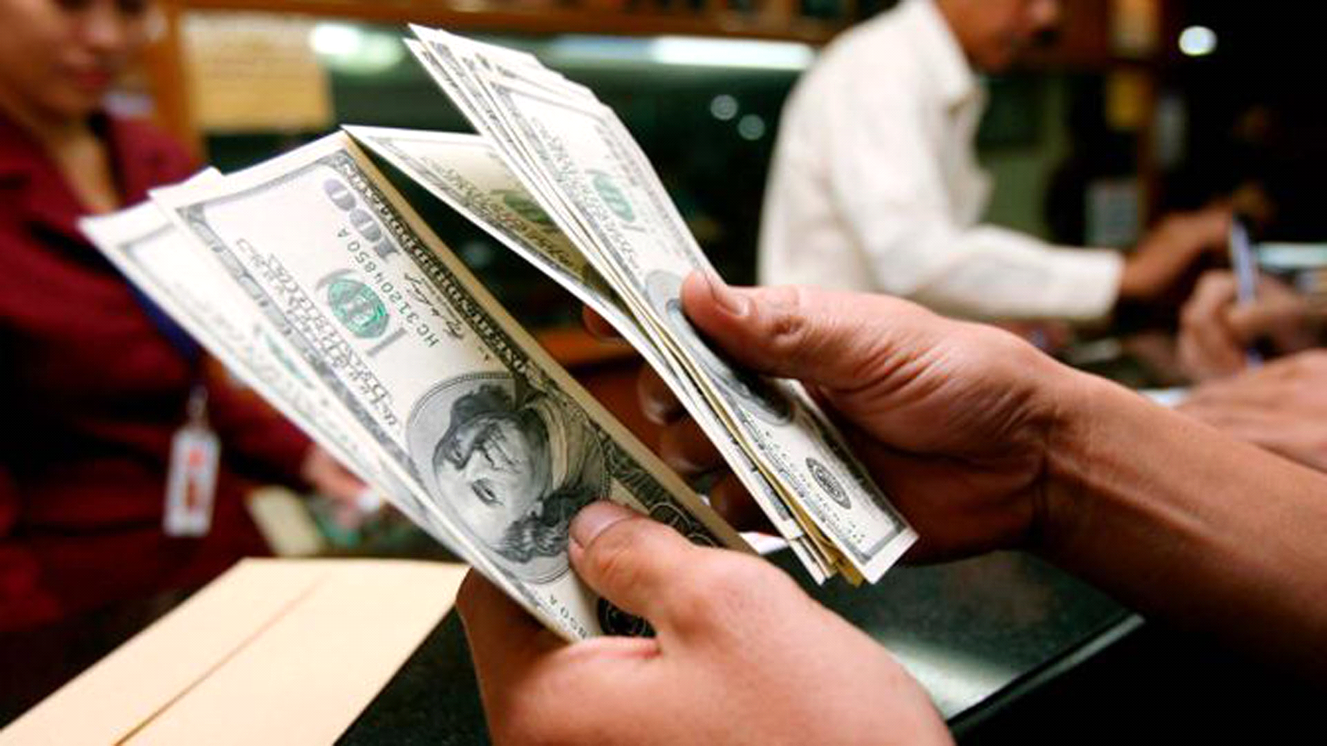 انخفاض سعر صرف الدولار في الإقليم