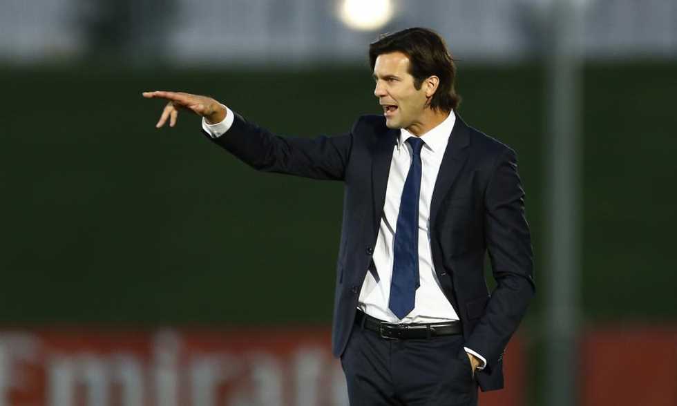 ريال مدريد يقيل مدربه بعد الخسارة الكبيرة أمام برشلونة