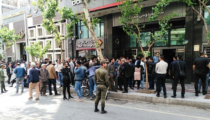 استنفار أمني في طهران لاحتواء تداعيات انهيار العملة