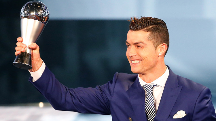 الفيفا: رونالدو ينافس مودريتش وصلاح على جائزة أفضل لاعب في العالم