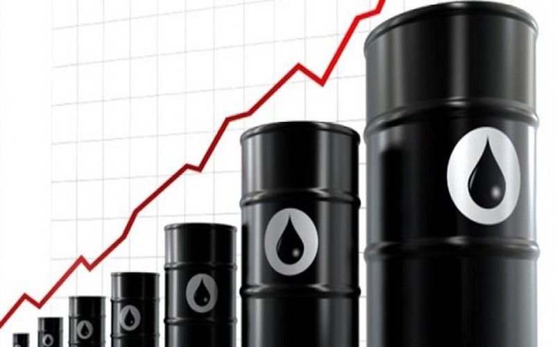 النفط يرتفع بفعل انخفاض المعروض الأمريكي وعقوبات وشيكة على إيران