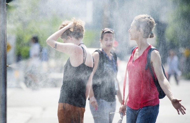 ارتفاع عدد قتلى موجة الحر في كندا إلى 17 شخصا