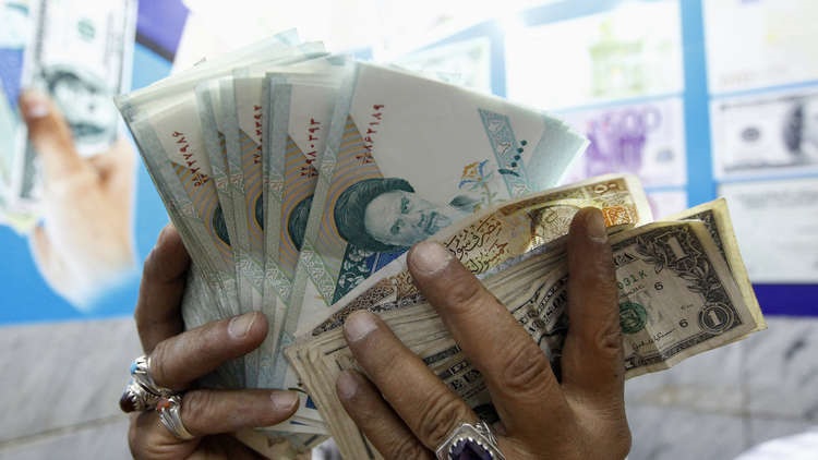 هبوط الريال الايراني الى مستويات قياسية امام الدولار