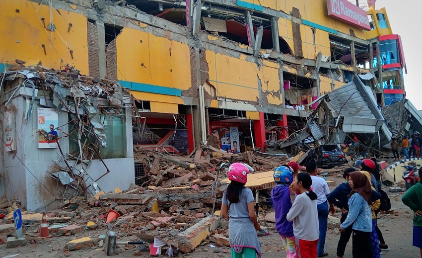 الخارجية الإندونيسية: 150 ألف شخص لا يزالون تحت الأنقاض جراء الزلزال