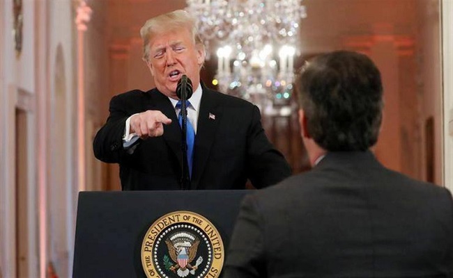 بالفيديو.. ترامب يهاجم مراسل 