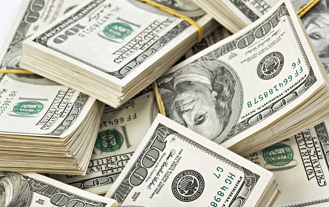 انخفاض سعر صرف الدولار أمام الدينار اليوم