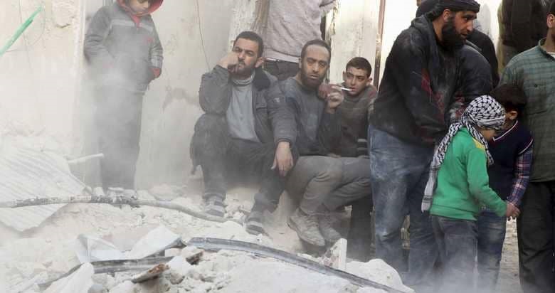 المرصد السوري: مقتل 38 شخصا في ضربات جوية بادلب