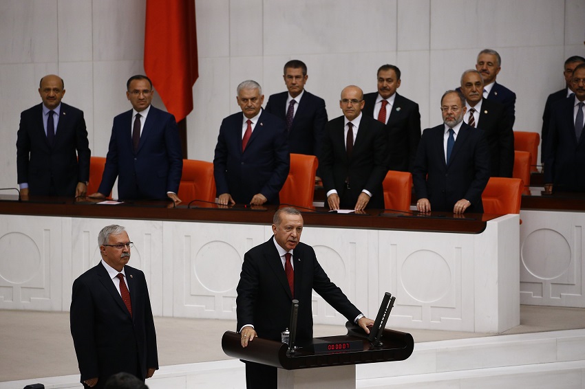 اردوغان يؤدي اليمين رئيسا معززا سيطرته على تركيا ويحصل على سلطات جديدة