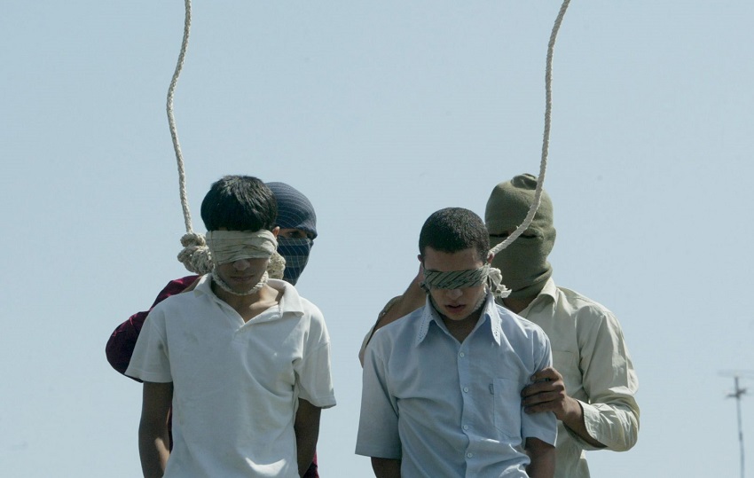 إيران.. من الإعدام أمام الملأ إلى القتل في غرف مغلقة